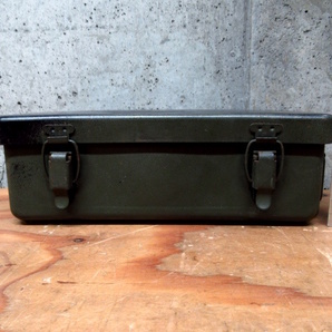 実物 フランス軍 IV/50 救急箱 弾薬箱 ボックス BOX アーモ缶 アンモ缶 ケース スチール ミリタリー 管理6B0307I-D4の画像2