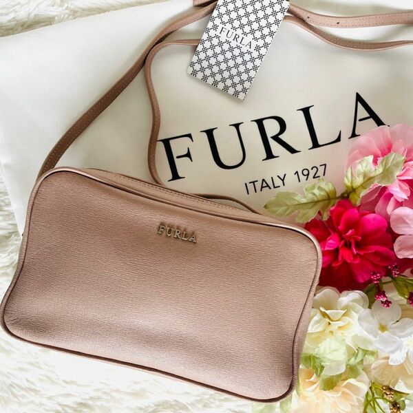 超美品★FURLA フルラ リリー ショルダーバッグ ダブルジップ くすみピンク カメラバッグ ポシェット ピンクベージュ ロゴ