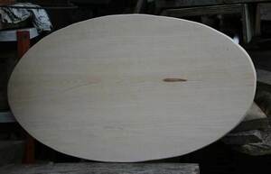 槙　マキ　楕円天板　74㎝×42㎝×3㎝　珍しい銘木マキの天板