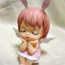 #2　ピンク　眠る子供の天使のミニチュアフィギュア　置物_画像1