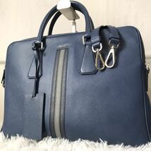 極美品/希少色●プラダ PRADA ビジネスバッグ ブリーフケース メンズ ビジネス 大容量 A4 書類 サフィアーノレザー 本革 青 ブルー 2VE363_画像1