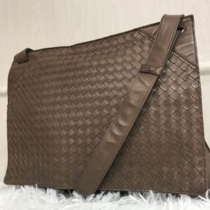 美品/A4●ボッテガヴェネタ BOTTEGA VENETA イントレチャート ショルダーバッグ メッセンジャーバッグ 斜め掛け メンズ ビジネス レザーの画像1