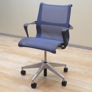 良品 Herman Miller ハーマンミラー Setu Chair セトゥーチェア 高級チェア 肘付き オフィスチェア ベリーブルー KK11387 中古オフィス家具