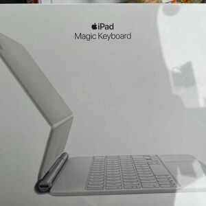 iPadAir（第4・5世代）、11インチiPadPro（第2世代）用Magic Keyboard MXQT2J/A （ホワイト）