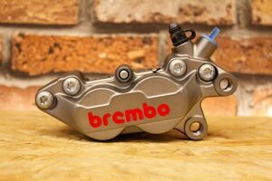 正規品 ブレンボ ブレーキキャリパー P4 30/34 右 チタニウムカラー 品番20.5165.89 Brembo 40mmピッチ 新品