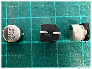 ＜ジャンク箱＞SMT 電解コンデンサ47uF25V　10個