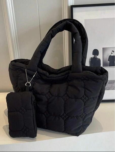 トートバッグ　ポーチつき　 ブラック キルティングバッグ ハンドバッグ　肩掛け 黒 キルトバッグ　可愛い　人気　韓国イブル　多機能