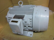 東芝三相三相200V モーター 2.2Kw6P新古品 2_画像4