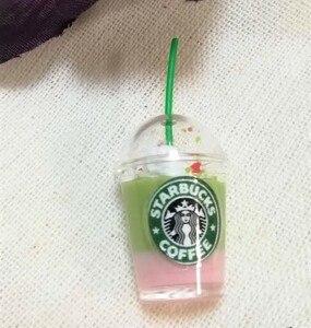  miniature * Starbucks * strawberry & powdered green tea *flapechi-no* silver nia. Licca-chan house also * doll house .* small size *