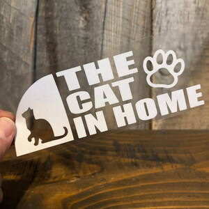 家に猫がいます THE CAT IN HOUSE 肉球 CAT ねこ 猫 ステッカー キャット カッティング 文字だけが残る 10色