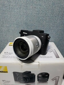 Nikon V1 ブラック　ショット数1153　レンズ２本　10-100mm 30-110mm 　ミラーレス　