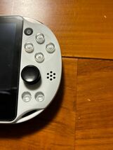 美品PlayStation Vita Wi-Fiモデル グレイシャーホワイト (PCH-2000ZA22) 使用時間僅か ボタン付き_画像4