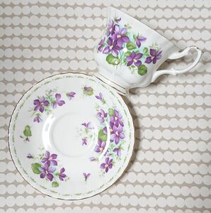 【G.W.SALE】英国 Royal Albert ロイヤルアルバート フラワーオブザマンス 2月 スミレ カップ&ソーサー