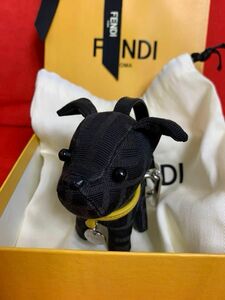 FENDI フェンディ ブラックファブリック キーチャーム キーホルダー 目黒蓮 わんちゃんキーホルダー　ぬいぐるみ