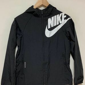 た1307 NIKE ナイキ ウインドブレーカー ウインドパーカー キッズ M (10-12) ブラック ロゴプリント ルーズフィット PACKABLEの画像1