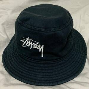 STUSSY CAPZ! ステューシー! バケットハット! ビッグ・ロゴ! 刺繍! ブラック! Bucket Hat! 帽子! SIZE S/M