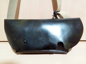 Uni&co. ユニアンドコー MESSENGER BAG (XS) メッセンジャーバッグ ショルダー レザー 一枚革 ワックス加工 深緑 ダークグリーン