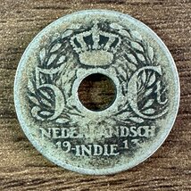 【オランダ領東インド】1913年 穴あき 5セント貨 1枚組 総量4.1g 収集家放出品 99_画像1
