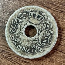 【オランダ領東インド】1913年 穴あき 5セント貨 1枚組 総量4.1g 収集家放出品 99_画像3
