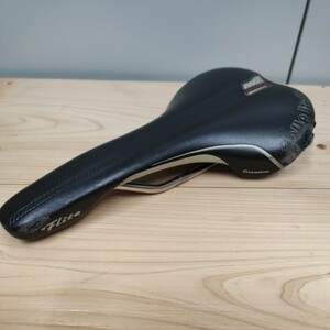 Selle ITALIA Flite Titanium フライトブラック 破れあり