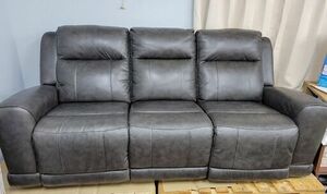 新古品gilman creek furniture 電動革製リクライニングソファ