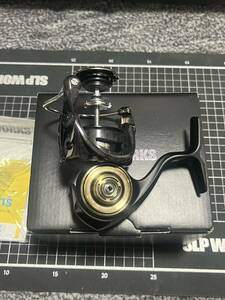 希少極上美品実釣行未使用　SLPセルテート 3000XH カスタムボディー　ダイワ DAIWA イグジスト　セミオーダー　オーシャンマーク