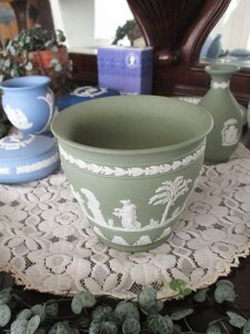 ■店頭価格￥４４００■wedgwood２５ウェッジウッド ジャスパーウェア グリーン・花瓶・フラワーベース■英国