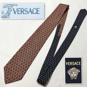 ■美品■VERSACE ヴェルサーチ　ネクタイ　メデューサ　四角形　図形　総柄　シルク100% 日本製　オレンジ×ブラック×ネイビー