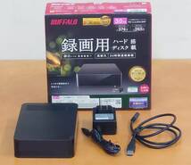 付属品の全て。電源・USBケーブル