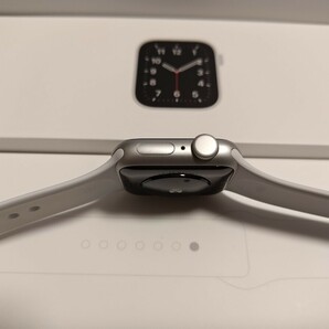 【美品】Apple Watch アップルウォッチ SE 40mm シルバー アルミニウム ホワイト スポーツバンド GPSモデル MYDM2J/A【送料無料】の画像3