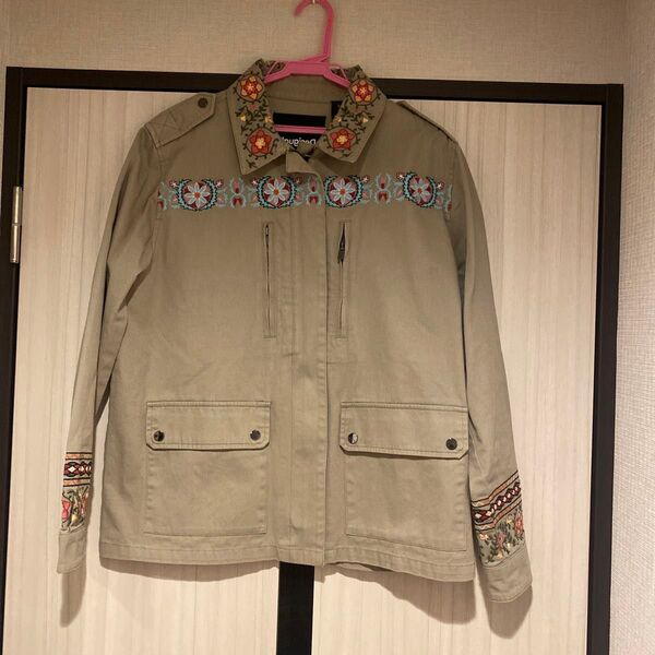 新品同様、極美品!着用30分Desigual デシグアル / ジャケット トップス 花柄 刺繍 Lサイズ