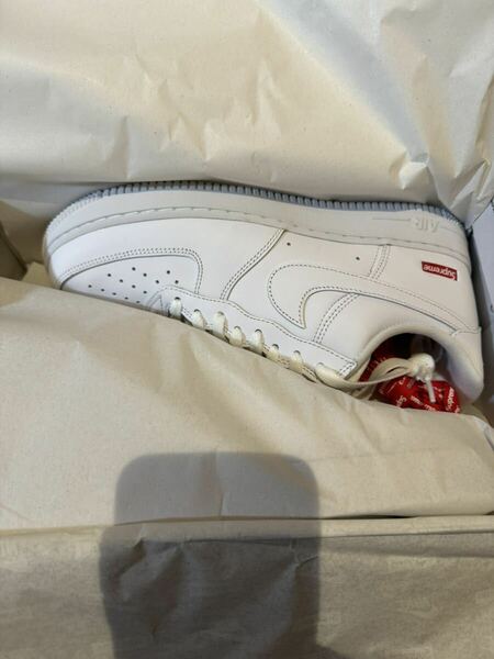 【新品未使用未着用タグ付き】Supreme × Nike Air Force 1 Low White サイズ:US8.5 26.5㎝