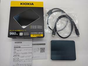 【中古美品】キオクシア(KIOXIA) USB3.2Gen2 EXCERIA ポータブルSSD XS700 960GB 読込速度550MB/s SSD-PK960U3-BA/N 1TBより少し少ない