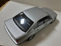 ミニチャンプス 1/18 BMW 535I(E34) 1988 美品　訳あり品_画像8