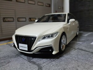 京商 samuraiシリーズ 1/18 Toyota Crown 3.5 RS Advance