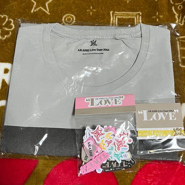 嵐 LOVE Tシャツ