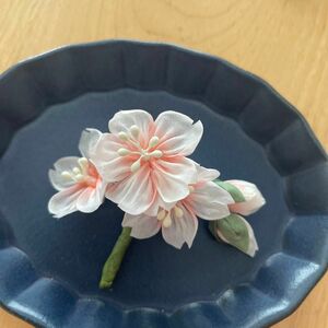 桜の髪飾り　ハンドメイド　入園式　入学式　着画あり。