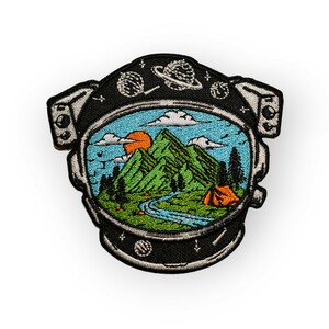 C-9【 アイロンワッペン 】 刺繍ワッペン アップリケ リメイク 山 マウンテン MOUNTAIN テント camp キャンプ 宇宙 惑星 ヘルメット