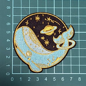 K-9【 アイロンワッペン 】 刺繍ワッペン アップリケ リメイク 鯨 クジラ ホエール Whale 宇宙 惑星 patch パッチ アイロンワッペンの画像2