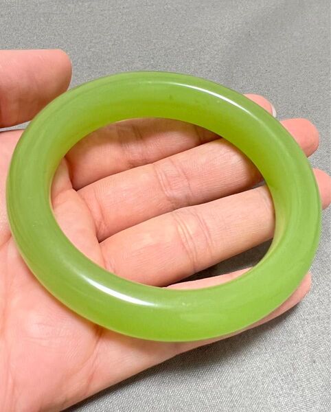 天然玉石 和田玉緑バングル 内径56mm 古玩 翡翠ヒスイりんご色