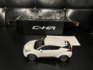 色見本ミニカー TOYOTAトヨタ C-HR 070 ホワイトパールクリスタルシャイン