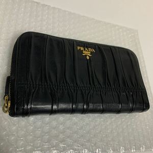 美品　PRADA プラダ ラウンドファスナー ジッピーウォレット ギャザー　レザー 長財布 ブラック　金ロゴ