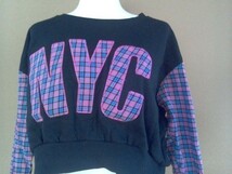 dhd21■ H&C Design■ ショート丈トレーナー　黒×ピンクとブルーチェック柄の袖　　M　綿100％　_画像2