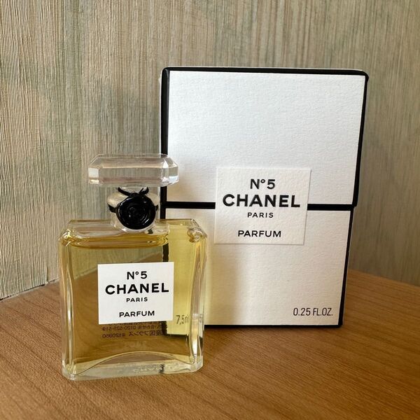 入手困難CHANELシャネル N°5パルファム 香水¥ 18,1507.5 ml未使用新品