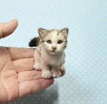 【KURIMARU】羊毛フェルト 猫　小さなキジ白ちゃん_画像3