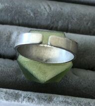 アンティーク　指輪　ビンテージ　ハンドメイド　ダイヤモンドカット　大粒　フリーサイズ　レディース　リング　グリーン_画像3