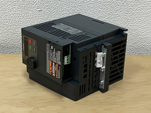 【未使用品】TOSHIBA/東芝 三相 400V 1.5kW インバーター VFS15-4015PL1 多機能 ※No.1※