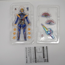 S.H.Figuarts 仮面ライダージャンヌ コブラゲノム&ラブコフ クジャクゲノム 中古 フィギュア ∴WH3481_画像5