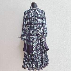 TO BE CHIC toe Be Schic * long blouse × pleated skirt setup 44 check pattern * large size print suit Epoca 
