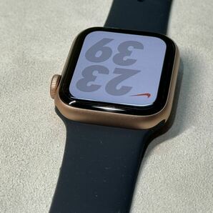 ☆即決 バッテリー良好 初めての方もオススメ Apple Watch SE 40mm ゴールドアルミニウム アップルウォッチ GPSモデル 587の画像5